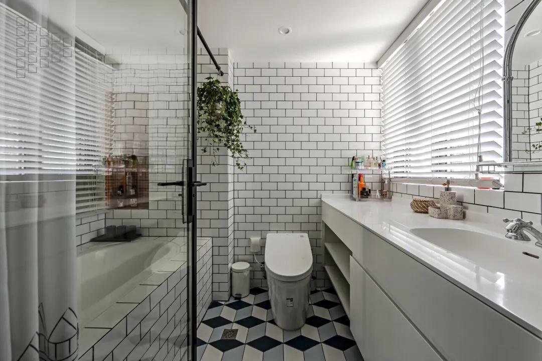 铜陵滟澜公馆卫生间装修效果图.jpg 铜陵滟澜公馆卫生间装修效果图.jpg