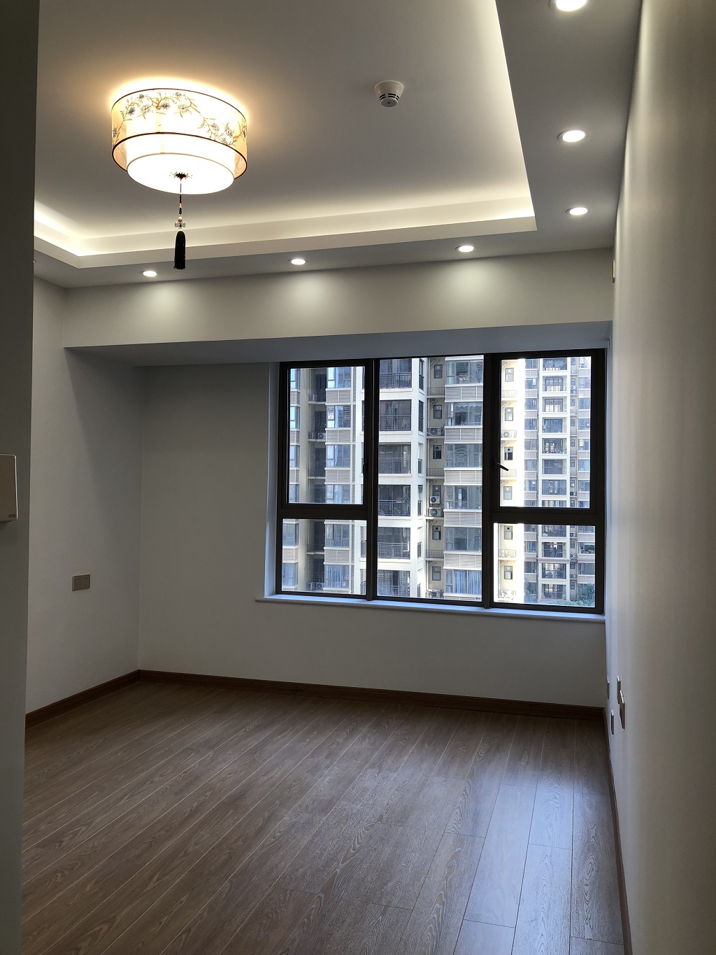 卧室装修完工效果图